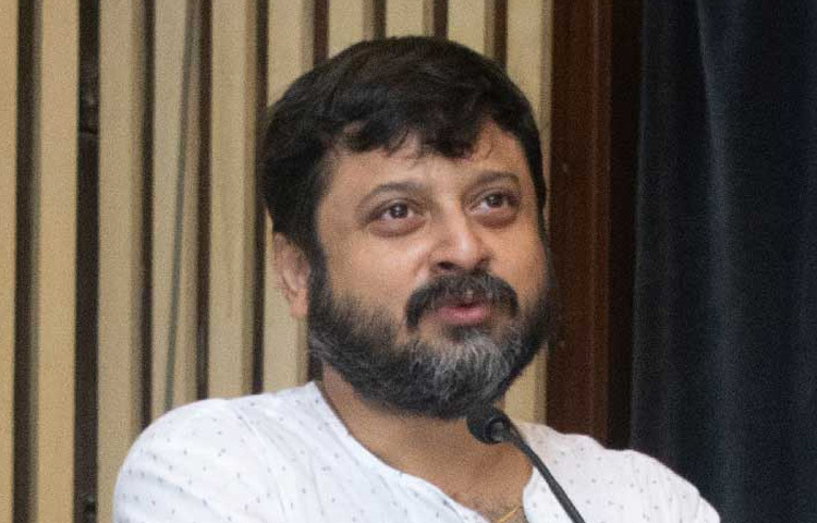 শুধু পরিচালক নন, অভিনেতা, প্রযোজক, এমনকি সমাজকর্মী হিসেবেও নিজেকে বারবার প্রমাণ করেছেন শিবপ্রসাদ। উইন্ডোজ প্রোডাকশনের মাধ্যমে বাংলা সিনেমাকে নতুন প্রাণ দিয়েছেন।