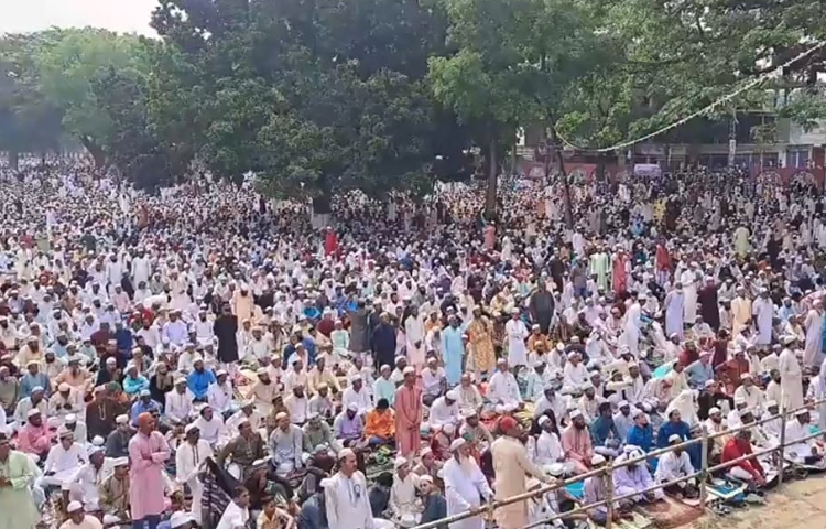 স্মরণকালের সর্বোচ্চ সতর্কতা ও নিরাপত্তার মধ্য দিয়ে প্রতিবছরের মতো এবারও দেশের সর্ববৃহৎ ঈদুল ফিতরের জামাত অনুষ্ঠিত হয়েছে এখানে। ছবি: এসকে রাসেল