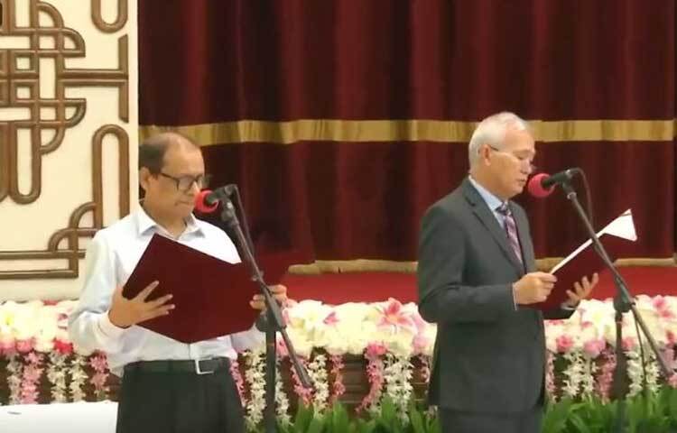 আজ অন্তর্বর্তী সরকারের আরও দুই উপদেষ্টা শপথ নিয়েছেন। তারা হলেন সুপ্রদীপ চাকমা ও বিধান রঞ্জন রায়। ছবি: সংগৃহীত