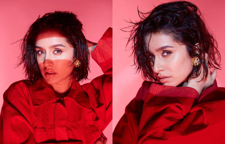 রেড হট লুকে ক্যামেরাবন্দী হয়েছেন শ্রদ্ধা কাপুর। ছোট চুলের হেয়ারস্টাইলের সঙ্গে তিনি পরেছেন লাল রঙের একটা ক্রপ জ্যাকেট। ছবি: ইনস্টাগ্রাম