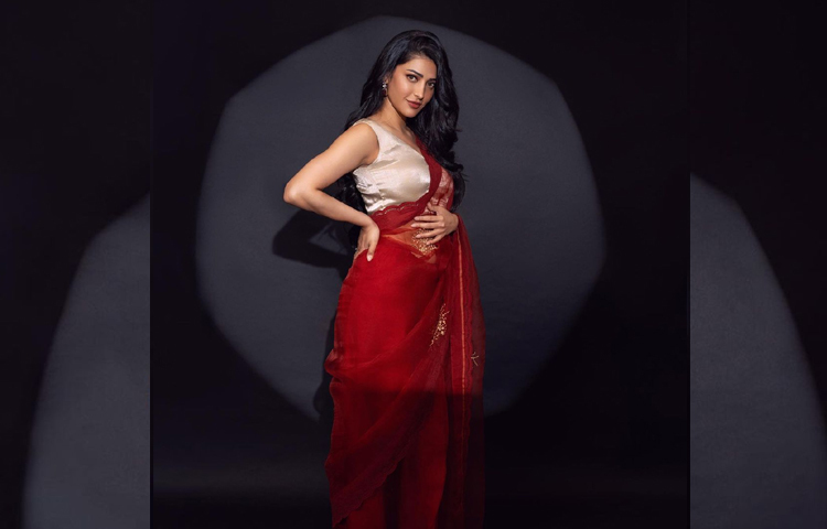 তার পোস্ট করা লাস্যময়ী ছবিতে ভালোবাসা জানাতে ভুলেননি ভক্ত-অনুরাগীরা। ছবি: ইনস্টাগ্রাম