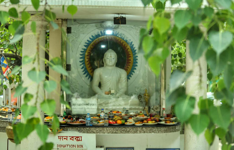 বর্ষাবাস শেষে তারা পরস্পরের প্রতি অপরাধ বা ভুল স্বীকার করে ক্ষমা প্রার্থনা করেন-এই প্রক্রিয়াকেই বলা হয় ‘প্রবারণা’।