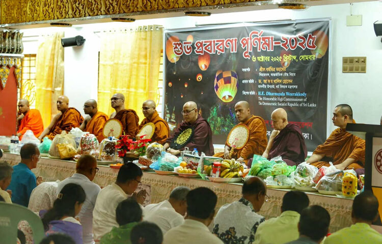 রাজধানীর মেরুল বাড্ডায় বাংলাদেশ বুড্ডিস্ট ফেডারেশনের আয়োজনে অনুষ্ঠিত হচ্ছে দিনব্যাপী বর্ণাঢ্য অনুষ্ঠান।