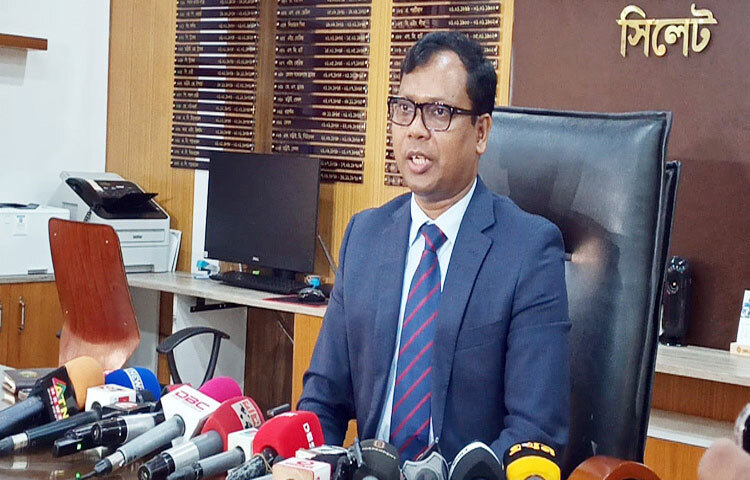 সিলেটের পরিবেশকে প্রাধান্য দিয়ে কাজ করার প্রত্যয় ব্যক্ত করেছেন নবনিযুক্ত জেলা প্রশাসক মো. সারওয়ার আলম। ছবি: আহমেদ জামিল