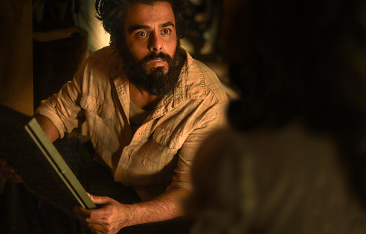 সাধারণ থেকে অসাধারণ হয়ে উঠা এই অভিনেতার শুরুটা মডেলিং দিয়ে। তবে জাত চিনিয়েছেন অভিনয়ের মাধ্যমে। অভিনয়ের বাইরে তিনি একজন ব্যারিস্টার।