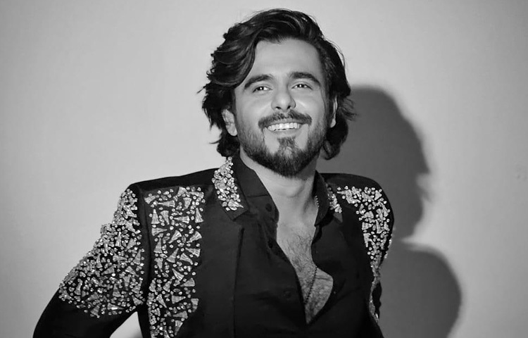 এরপর দহন, ফাগুন হাওয়ায়, বিশ্বসুন্দরী, অপারেশন সুন্দরবন, শান, পুনর্মিলনেসহ অনেকগুলো আলোচিত সিনেমা উপহার দিয়েছেন তিনি। অ্যাকশন ও রোমান্টিক- সিনেমার মাঠে দুই ফরম্যাটেই দর্শকপ্রিয় সিয়াম।