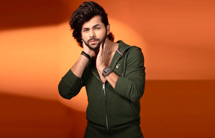 বিভিন্ন ব্র্যান্ডের সঙ্গে কাজ করায় তরুণ প্রজন্মের কাছে তার পোশাক-স্টাইল অনুকরণের বিষয় হয়ে উঠেছে।