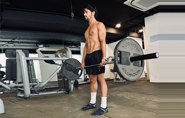 অভিনয় আর ফ্যাশনের বাইরে সিদ্ধার্থ একজন দক্ষ জিমন্যাস্টও। জাতীয় পর্যায়ে পদক জয় করা এই ক্রীড়াবিদ তার ফিটনেস রুটিন দিয়ে তরুণদের অনুপ্রাণিত করেন।