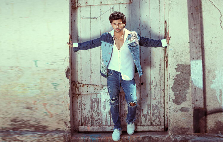 আজকের দিনে ভক্তরা তার নতুন কাজের অপেক্ষায়। এরই মধ্যে তিনি ডিজিটাল প্ল্যাটফর্মেও কাজ শুরু করেছেন। আশা করা যায়, সামনে সিনেমা, ওয়েব সিরিজ কিংবা আরও বড় মঞ্চে সিদ্ধার্থ নিগমকে দেখা যাবে।