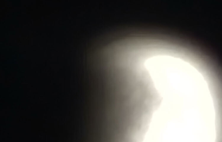 এর আগে আন্তঃবাহিনী জনসংযোগ পরিদপ্তর (আইএসপিআর) এক সংবাদ বিজ্ঞপ্তিতে জানিয়েছিল, পূর্ণগ্রাস চন্দ্রগ্রহণটি ৭ সেপ্টেম্বর রাত থেকে শুরু হয়ে ৮ সেপ্টেম্বর ভোর পর্যন্ত চলবে। মোট ৭ ঘণ্টা ২৭ মিনিট স্থায়ী হবে গ্রহণ। বাংলাদেশ সময় অনুযায়ী ৭ সেপ্টেম্বর রাত ৯টা ২৮ মিনিটে চন্দ্রগ্রহণ শুরু হবে।