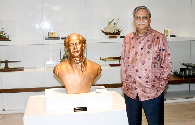 রাষ্ট্রপতি মো. সাহাবুদ্দিন বঙ্গভবনে তোশাখানা জাদুঘর পরিদর্শন করেছেন। আজ দুপুরে তিনি জাদুঘরের বিভিন্ন কক্ষের স্থাপনা পরিদর্শন করেন। তিনি সেখানে প্রায় ৩০ মিনিট অবস্থান করেন। ছবি: পিআইডি