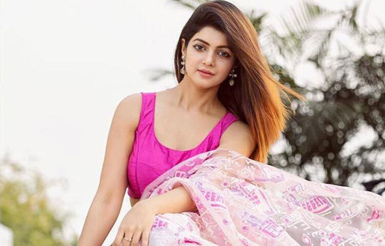 আজ জনপ্রিয় অভিনেত্রী সোহানা সাবার জন্মদিন। ছোটপর্দার অভিনেত্রী পরিচয়ে যাত্রা করলেও রুপালি পর্দাতে কাজ করে প্রশংসিত হয়েছেন। তার আলোচিত ছবির মধ্যে আছে ‘খেলাঘর’, ‘চন্দ্রগ্রহণ’ ইত্যাদি।