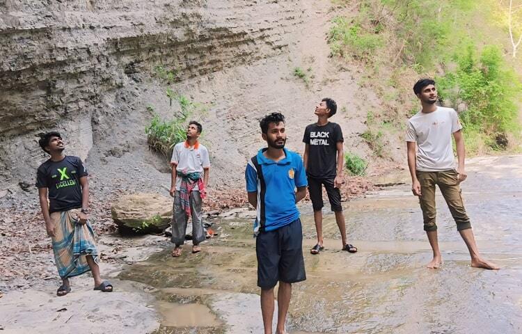 পাহাড়-পর্বত, ঝরনা, বৈচিত্র্যময় প্রকৃতি—কী নেই এখানে! গহিন পাহাড়ে কী পরিমাণ রহস্য আর সৌন্দর্য যে লুকিয়ে আছে, তা সেখানে না গেলে অজানাই রয়ে যাবে। এখানে যত পাহাড়ি ট্রেইল আছে তার মধ্যে সবচেয়ে দুর্গম, রহস্যময় এবং সুন্দর ট্রেইল হলো সোনাইছড়া। ছবি: এম মাঈন উদ্দিন