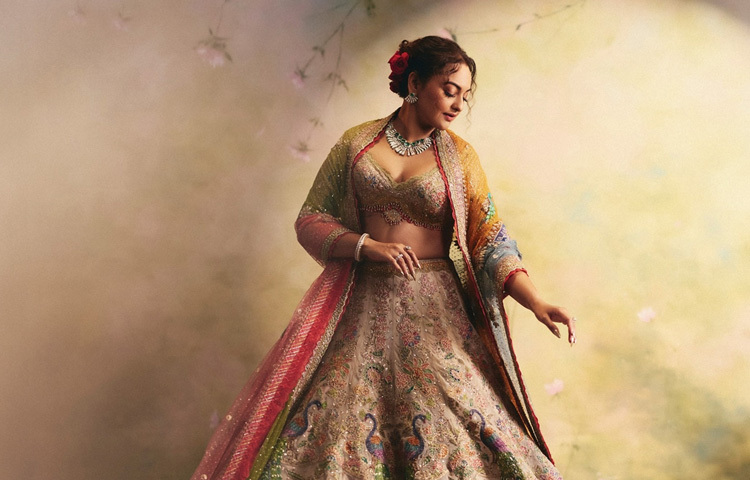 ২০০৫ সালে মুক্তিপ্রাপ্ত ‘মেরা দিল লেকে দেখো’ ছবির জন্য তিনি পোশাক ডিজাইন করেছিলেন। এরপর বেশ কিছু ফ্যাশন ইভেন্টেও তার ডিজাইন করা পোশাক প্রদর্শিত হয়।