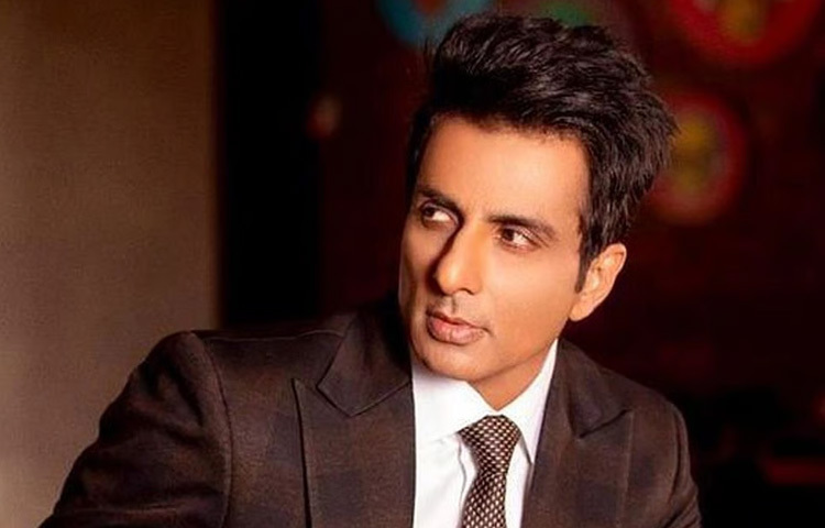 তার এই প্রচেষ্টা ছিল নিঃস্বার্থ, নীরব, কিন্তু অসামান্য। এক খলনায়কের মুখে তখন সবার ধ্বনি ‘এই মানুষটা আসলেই নায়ক!’