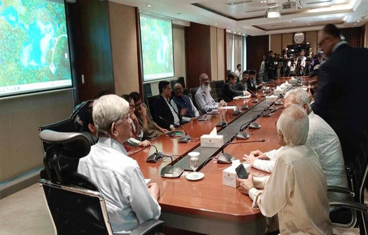 বাংলাদেশি পণ্যের ওপর নতুন করে ৩৭ শতাংশ রিসিপ্রোকাল ট্যারিফ বা পাল্টা শুল্ক আরোপ করেছে যুক্তরাষ্ট্রের প্রেসিডেন্ট ডোনাল্ড ট্রাম্পের প্রশাসন। এই শুল্ক আরোপের বিষয়ে পর্যালোচনা করতে অর্থ উপদেষ্টার নেতৃত্বে সরকারের উচ্চ পর্যায়ের বৈঠক শুরু হয়েছে।