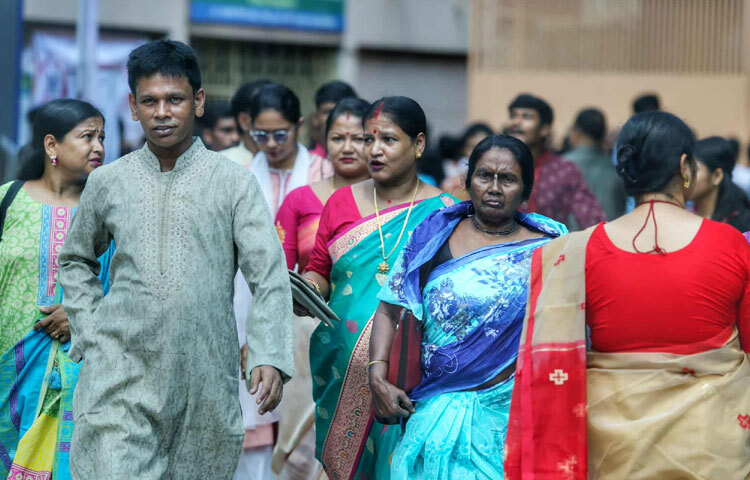 ঢাকার ব্যস্ত নগরজীবনে এই পূজার দিনটি যেন এনে দেয় এক ভিন্ন আবহ।