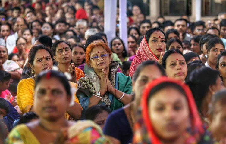 রাজধানীর রামকৃষ্ণ মিশন মঠে দীর্ঘদিন ধরে চলে আসা এই আচার এখন পূজার এক অবিচ্ছেদ্য অংশ।