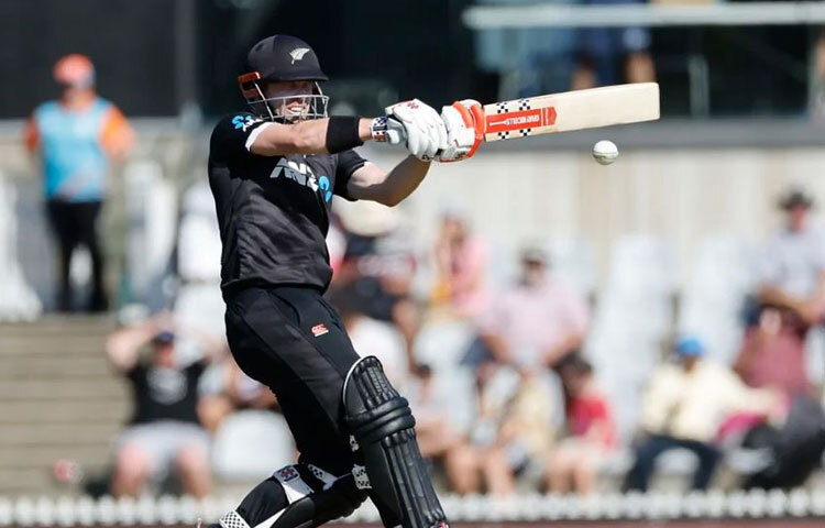 বুধবার নেলসনের সাক্সটন ওভালে বাংলাদেশের দেওয়া ২৯২ রানের লক্ষ্যে ব্যাট করতে নেমে দুদান্ত শুরু করে নিউজিল্যান্ডের দুই ওপেনার উইল ইয়াং ও রাচিন রাবিন্দ্রা। উদ্বোধনী জুটিতে ৭৬ রান করে তারা। পরে হাসান মাহমুদের বলে রিসাদ হোসেনের হাতে ক্যাচ দিয়ে ফেরত যান রাবিন্দ্রা। অন্যদিকে ৮৯ রানের মাথায় ইয়াংকে বোল্ড করে দেন ডানহাতি পেসার হাসান মাহমুদ। ছবি: সংগৃহীত