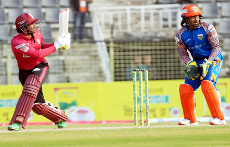 টানা চার ম্যাচে জয়ের পর অবশেষে হারের তিক্ত স্বাদ পেলো খুলনা টাইগার্স। সিলেটপর্বের শেষ দিনের ম্যাচে তামিম ইকবালের ফরচুন বরিশালের কাছে এনামুল হকের খুলনা হেরেছে ৫ উইকেটে। ছবি: সংগৃহীত