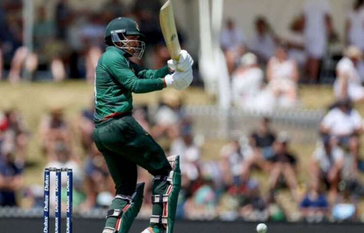 ৮০ রানে বাংলাদেশ হারিয়েছিল ৪ উইকেট। সেখান থেকে মুশফিকুর রহিমকে নিয়ে পঞ্চম উইকেটে দারুণ এক জুটি সৌম্যের। ১০৭ বলে তারা যোগ করেন ৯১ রান। মুশফিককে উইকেটরক্ষকের ক্যাচ বানিয়ে জুটিটি অবশেষে ভাঙেন ডাফি। ৫৪ বলে ৫ বাউন্ডারিতে মুশফিক করেন ৪৫। ছবি: সংগৃহীত