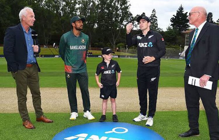 এর আগে টস হেরে ব্যাট করতে নেমে শুরুটা ভালো হয়নি বাংলাদেশের। এনামুল হক বিজয় আর সৌম্য সরকারের উদ্বোধনী জুটিটা ভাঙে পঞ্চম ওভারে দলীয় ১১ রানেই। অ্যাডাম মিলনের বেরিয়ে যাওয়া বল ডিফেন্ড করতে গিয়ে দ্বিতীয় স্লিপে ক্যাচ দিয়ে ফেরেন বিজয়। তবে উইল ও'রউরকের করা ইনিংসের অষ্টম ওভারে তিনটি বাউন্ডারি হাঁকান সৌম্য। ছবি: সংগৃহীত