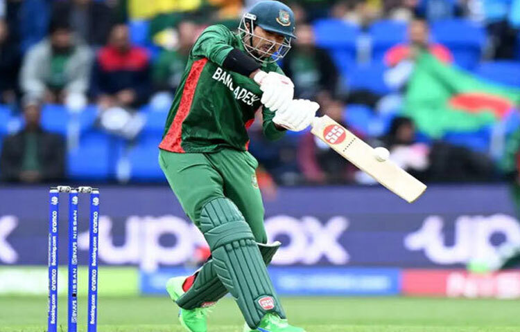 সৌম্য আর তাওহিদ হৃদয়ের জুটিটা ভালোভাবেই এগোচ্ছিল। ৩৬ রানে তাদের জুটি ভাঙে দুর্ভাগ্যজনকভাবে। সৌম্যর শট বোলার ক্লার্কসনের হাতে লেগে ভেঙে যায় ননস্ট্রাইকের স্টাম্প। হৃদয় কিছুটা বাইরে ছিলেন। ১৬ বলে ১২ করে ফিরতে হয় তাকে। ছবি: সংগৃহীত