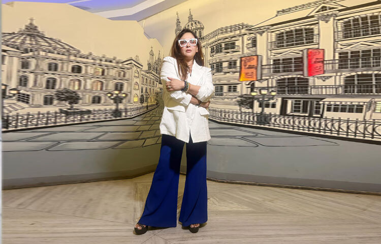 প্রথমদিকে টেলিভিশনের বিভিন্ন ধারাবাহিকে কাজ করলেও ধীরে ধীরে বড় পর্দাতেও শক্ত অবস্থান তৈরি করেন তিনি।