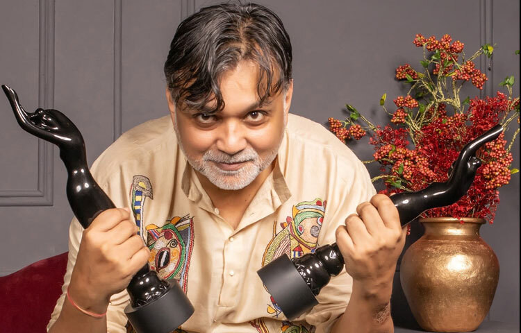 সৃজিত শুধু পরিচালক নন, তিনি একজন সামাজিক বার্তাবাহী শিল্পী। তার সিনেমা অনেক সময় সামাজিক কাঠামো, নীতি-নৈতিকতা এবং মানুষের বাস্তব দুঃখ-কষ্টকে সামনে আনে। তার গল্পগুলোতে সাধারণ মানুষের জীবনের গল্পকে কেন্দ্রবিন্দুতে রাখা হয়, যা দর্শকের সঙ্গে গভীর মানসিক সংযোগ তৈরি করে।