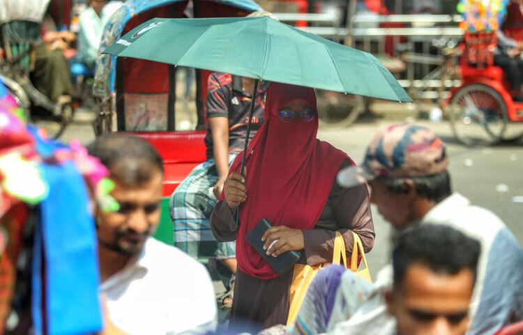 জীবনযুদ্ধই তাদের একমাত্র ভরসা, আর সে যুদ্ধের সহযাত্রী হচ্ছে ঠান্ডা পানি কিংবা শরবতের এক চুমুক।