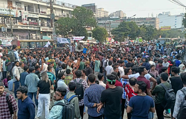 অন্যদিকে এরইমধ্যে ঢাকা বিশ্ববিদ্যালয়ের অধিভুক্তি বাতিলসহ রাজধানীর সাত সরকারি কলেজকে একীভূত করে ‘ঢাকা কেন্দ্রীয় বিশ্ববিদ্যালয়’ নামে নতুন একটি স্বতন্ত্র পাবলিক বিশ্ববিদ্যালয় প্রতিষ্ঠার নীতিগত সিদ্ধান্ত নিয়েছে সরকার। গত ১২ নভেম্বর শিক্ষা মন্ত্রণালয়ের জনসংযোগ বিভাগ থেকে পাঠানো এক বিজ্ঞপ্তিতে এ তথ্য জানানো হয়েছে।