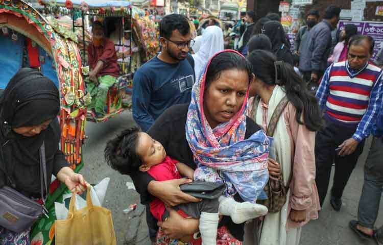 আন্দোলনরত শিক্ষার্থীরা জানান, সাকিব হত্যাকাণ্ডের এক মাসের বেশি সময় পার হলেও এখনো দৃশ্যমান বিচারিক অগ্রগতি নেই। খুনিদের দ্রুত গ্রেফতার ও দৃষ্টান্তমূলক শাস্তি নিশ্চিত না হওয়া পর্যন্ত তারা রাজপথ ছাড়বেন না।