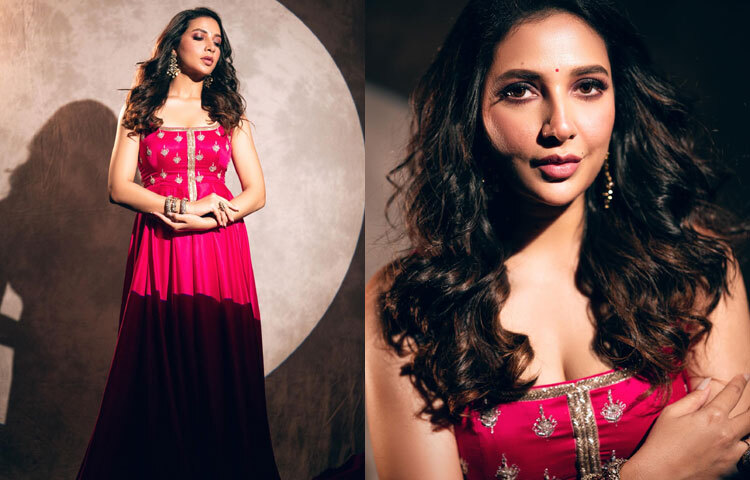 শুভশ্রী শুধু অভিনয়েই নয়, ফ্যাশনেও পরিচিত। তার ন্যাচারাল স্টাইল, ঐতিহ্যবাহী শাড়ি থেকে শুরু করে ওয়েস্টার্ন লুক সবকিছুতেই তিনি আনেন নিজস্ব ছাপ। সোশ্যাল মিডিয়ায় তার প্রতিটি পোস্ট, লুক বা ছবি যেন তরুণ প্রজন্মের জন্য এক ফ্যাশন ইনস্পিরেশন।