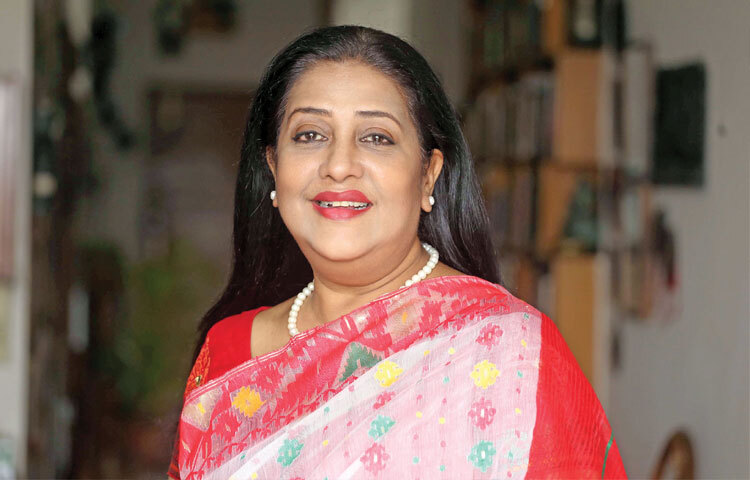 আর তার কণ্ঠস্বর? সাবলীল, গম্ভীর, গভীর যা যেকোনো সংলাপকে করে তোলে দ্বিগুণ শক্তিশালী। অনেক নতুন অভিনেত্রী এখনো বলেন, সুবর্ণার উচ্চারণ, কণ্ঠ ও বাচনভঙ্গি শিখতে চাই।