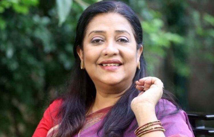 বাংলাদেশি অভিনয়জগতে সুবর্ণা মুস্তাফা সেই অল্পসংখ্যক শিল্পীর একজন, যাকে নিয়ে ‘গ্রেস’ শব্দটি স্বাভাবিকভাবেই উচ্চারিত হয়। তার ফ্যাশনসেন্স সবসময়ই ছিল পরিমিত, মার্জিত, রুচিশীল। তিনি জানেন কোথায় মিনিমালিজমের প্রয়োজন, কোথায় ক্ল্যাসিক স্টাইলের।