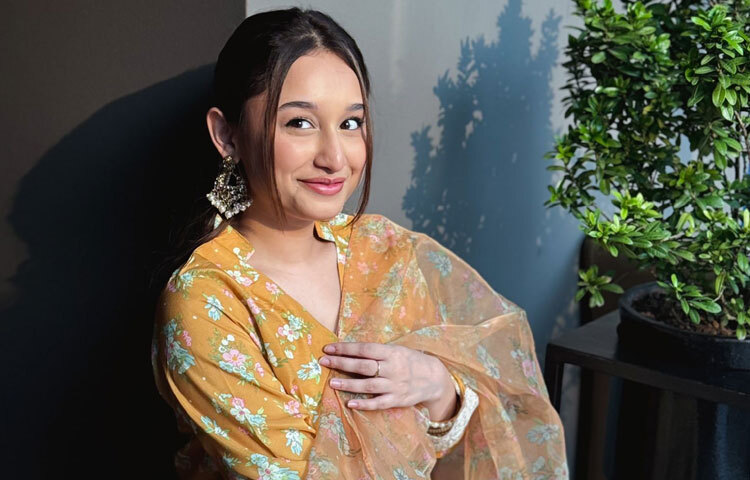 সুনেরাহ মনে করেন, স্টাইলিশ হতে হলে বিলাসী হওয়া জরুরি না। সৃজনশীলতাই সবচেয়ে বড় বিলাসিতা।