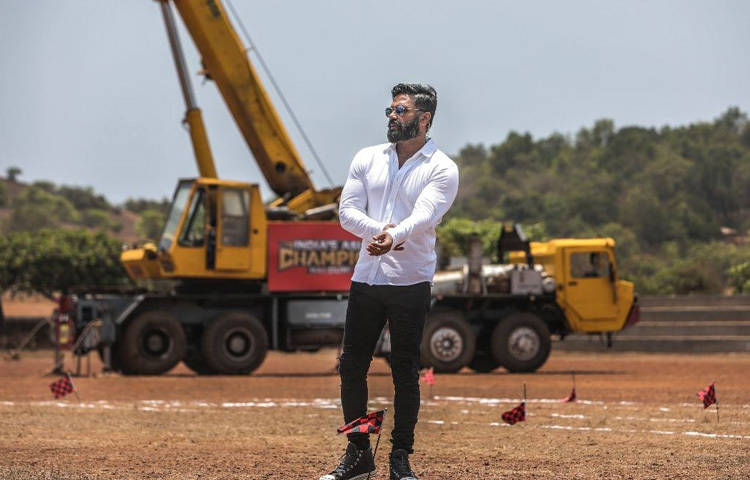 সুনীল শেট্টি শুধু ৯০-এর দশকের অ্যাকশন কিং নন, তিনি বলিউডের এক বহুমুখী প্রতিভা। অ্যাকশন, রোমান্স, কমেডি সব ঘরানায় নিজেকে প্রমাণ করেছেন।