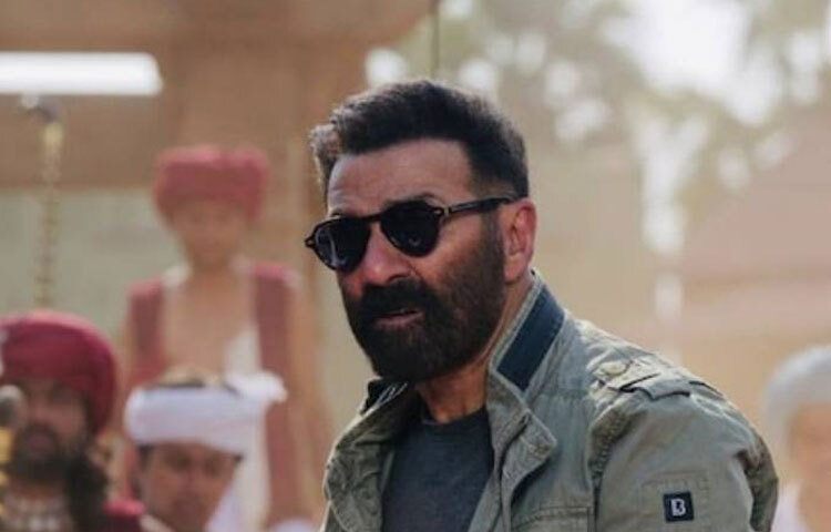 সানি দেওলের ক্যারিয়ার শুধু অ্যাকশনেই সীমাবদ্ধ নয়। তার ছবির তালিকায় আছে দেশপ্রেম, মানবতা ও ন্যায়বিচারের গল্প। ‘দামিনী’ (১৯৯৩) ছবিতে তিনি ছিলেন ন্যায়বিচারের পক্ষে লড়াই করা আইনজীবী। ‘তারিখ পে তারিখ’ সংলাপটি আজও সবার হৃদয়ে জায়গা দখল করে আছে।