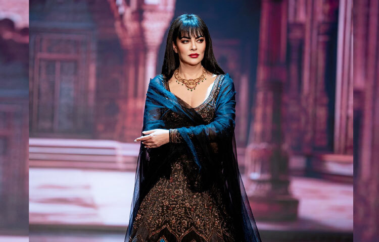 তিনি যেন নিয়মিতই প্রমাণ করেন বয়স কেবল একটি সংখ্যা, প্রকৃত সৌন্দর্য আত্মবিশ্বাস আর নিজের প্রতি যত্নে।