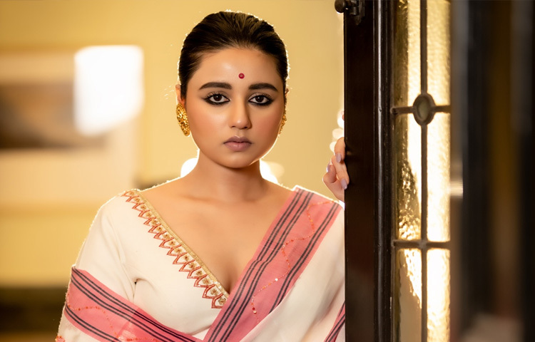 এই চরিত্রে স্বস্তিকা ছিলেন আবেগী, সংবেদনশীল আর একই সঙ্গে আত্মবিশ্বাসী। এমন এক রাধা যে নিজের স্বপ্নকে ছাড় দেয় না, ভালোবাসায় থাকে আপসহীন।