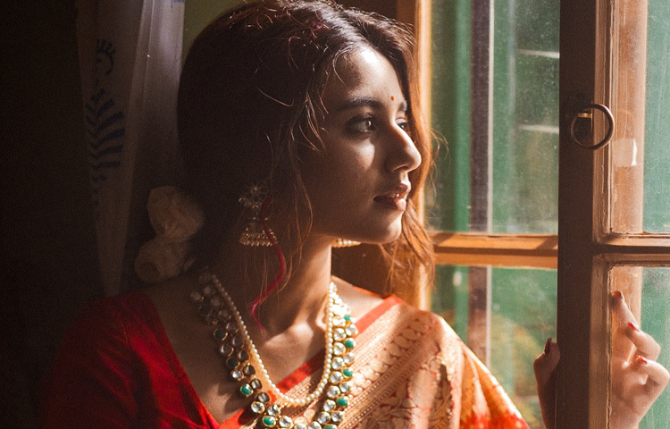 ‘কি করে বলবো তোমায়’ নামের জি বাংলার এই রোমান্টিক ধারাবাহিকটিতে স্বস্তিকার অভিনীত ‘রাধা’ চরিত্রটি যেন একদম বাস্তব হয়ে উঠেছিল দর্শকের কাছে।