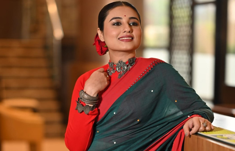 দর্শক শুধু তার চোখের ভাষা দেখেই বুঝে যেতেন, কতটা গভীর অনুভব লুকিয়ে আছে সেই মুহূর্তে।