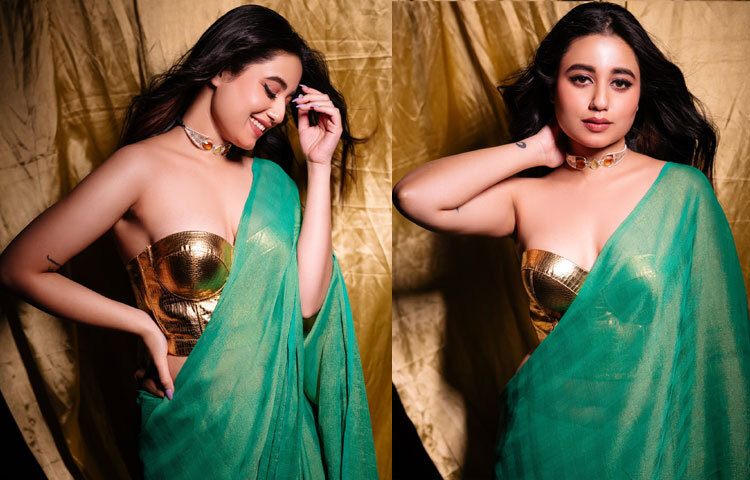 ন্যূড লিপস, খোলা চুল এবং ছোট চোকার-সবকিছু মিলিয়ে লুক একেবারে মনোমুগ্ধকর।