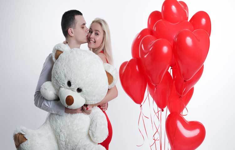 ১০ ফেব্রুয়ারি টেডি ডে। এদিন সঙ্গীকে টেডি বিয়ার উপহার দিন। আপনার অবর্তমানে এই টেডিই ভালোবাসার মানুষকে কাছে রাখবে।