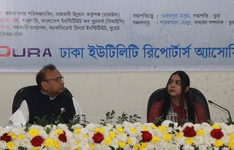 দেশের উন্নতি হয়েছে বলেই রাজধানীতে যানজট বেড়েছে বলে মন্তব্য করেছেন স্থানীয় সরকার, পল্লি উন্নয়ন ও সমবায়মন্ত্রী মো. তাজুল ইসলাম। ছবি: মুসা আহমেদ