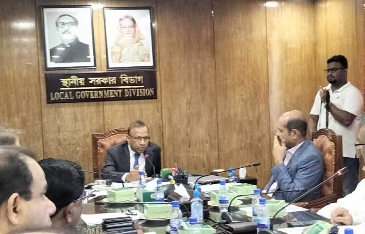 আসন্ন কোরবানির ঈদে পশু কোরবানির পরদিন সূর্যোদয়ের আগে বর্জ্য অপসারণের জন্য সংশ্লিষ্টদের নির্দেশ দেওয়া হয়েছে বলে জানিয়েছেন স্থানীয় সরকারমন্ত্রী মো. তাজুল ইসলাম। ছবি: ইসমাইল হোসেন রাসেল