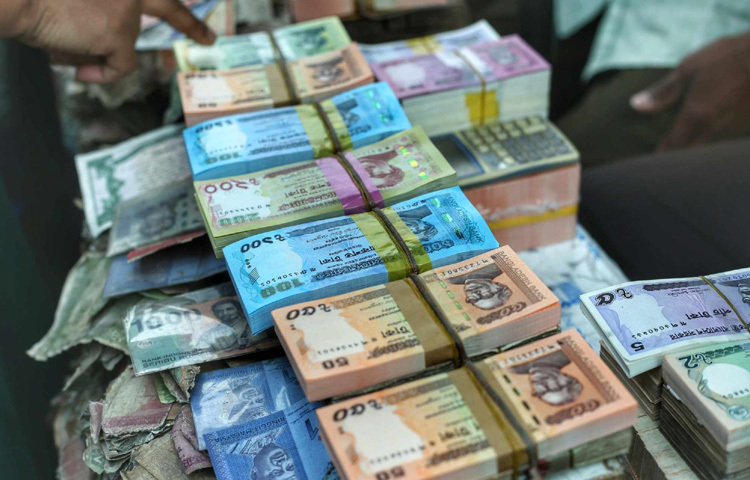 ২০ টাকার ১ হাজার টাকার বান্ডেল কিনতে হচ্ছে ১৪০০ টাকা।