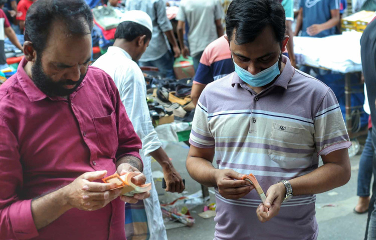 তবে যাদের আগ্রহ তারা কিনে নিয়ে যাচ্ছে।