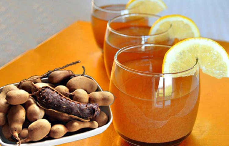 তেঁতুল-গুড়ের শরবত শরীরে পানি ধরে রাখতে সাহায্য করে। তেঁতুল ম্যাগনেসিয়াম নার্ভ সিমুলেশনে সাহায্য করে এবং গুড় আয়রনের ঘাটতি পূরণ করে। ছবি: সংগৃহীত