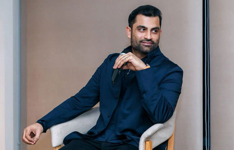 যে কোনও সফল খেলোয়াড়ের মতো তামিমকেও সমালোচনা এড়িয়ে যায় না। কখনও ব্যাটিং ফর্মে ওঠানামা, কখনও নেতৃত্বের সিদ্ধান্ত, আবার কখনও মিডিয়ায় দেওয়া মন্তব্য-সবকিছুই সমালোচনার মুখে পড়ে। বিশেষ করে ওয়েস্ট ইন্ডিজ ও পাকিস্তান সফরের কিছু ম্যাচে তার ইনিংসের খারাপ পারফরম্যান্স এবং টস ও দলের কৌশল নিয়ে সমালোচনা হয়েছে। তবে তামিম সবসময় নিজের কাজের মাধ্যমে প্রতিক্রিয়া দেখাতে পেরেছেন।